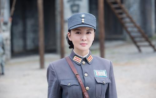 《锻刀》播出正热 郑逸桐变身战地天使亦刚亦柔