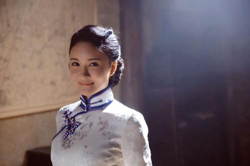 《锻刀》播出正热 郑逸桐变身战地天使亦刚亦柔