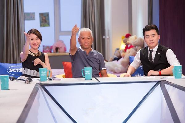 巫启贤与女儿合唱视频首次曝光 小女儿乐感超强