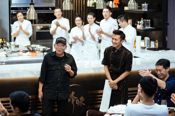 霆锋甄子丹“以刀会友”切磋美食和功夫真意！