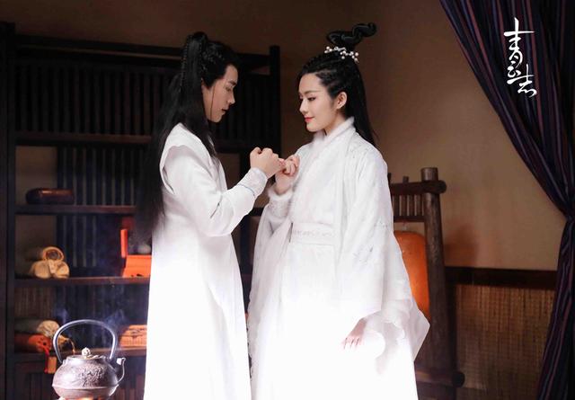 网友呼吁易烊千玺助威汤晶媚 姐弟情续金鹰节