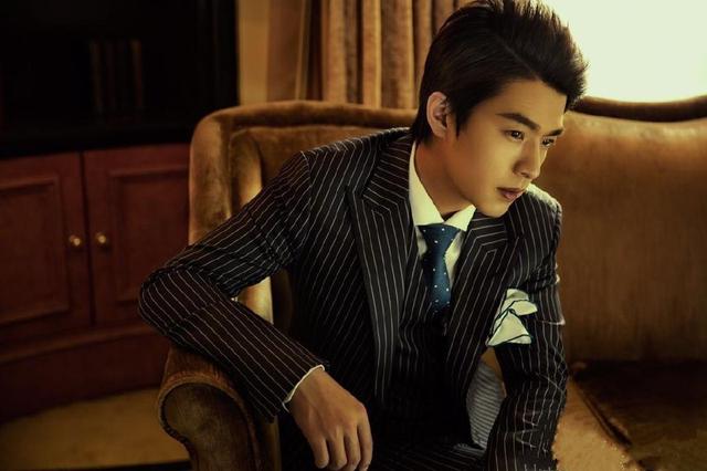 李威《莽荒纪》首曝剧中造型 邋遢道人俊美亮相