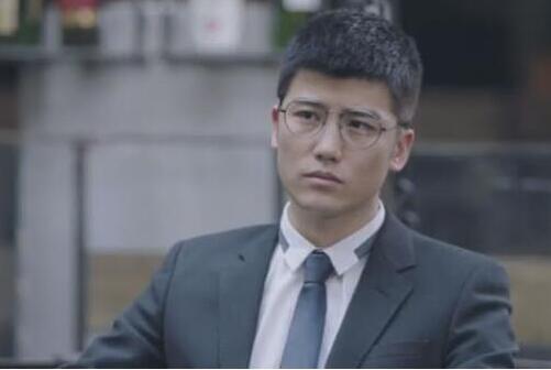 张耀宇:贾乃亮万能助手 《学生兵》热血男儿