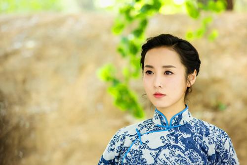 吕一《红旗漫卷西风》发布会 坦言拍戏痛并快乐