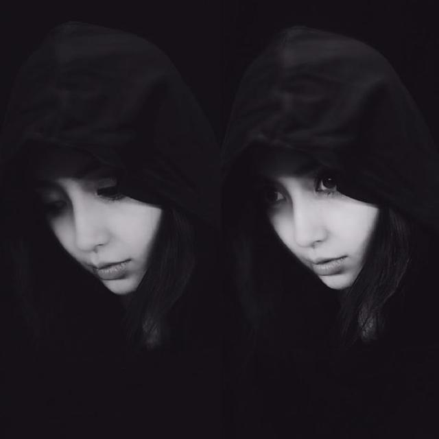 天气变凉了，准妈妈Baby把自己裹得严严实实的