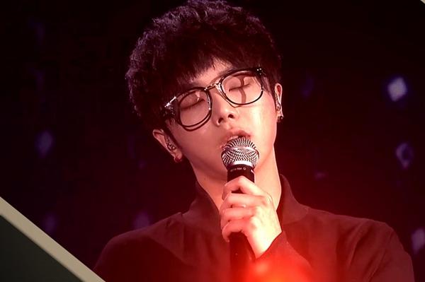 《天籁之战》华晨宇与费玉清同台狂 甩偶像包袱