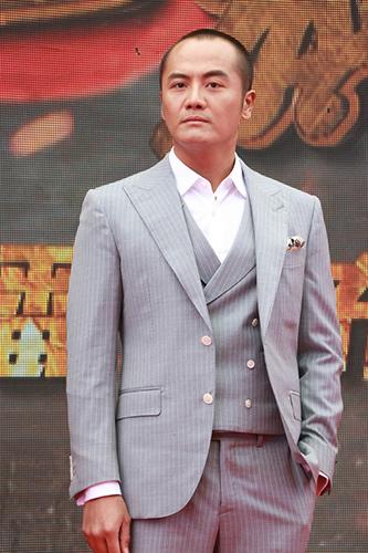 姬他《红旗》化身傲骨硬汉 演技担当全能演绎