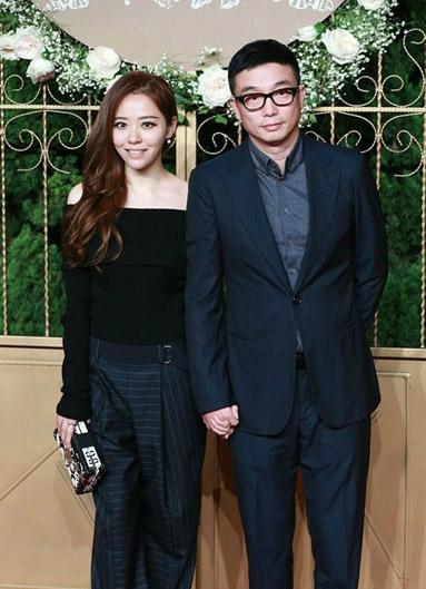 张靓颖身上长期有淤青 冯轲微信记录细思极恐