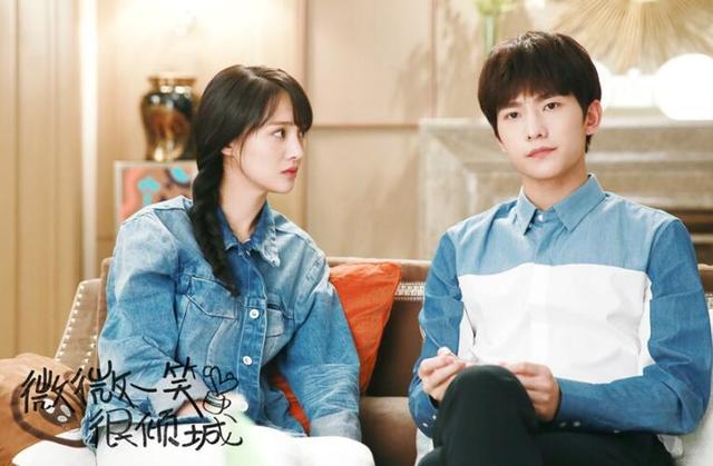 杨洋郑爽情侣装引爆潮流 扮靓秋季看《微微》