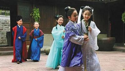 00后《白蛇传》爆红 还将翻拍“射雕”“西游”