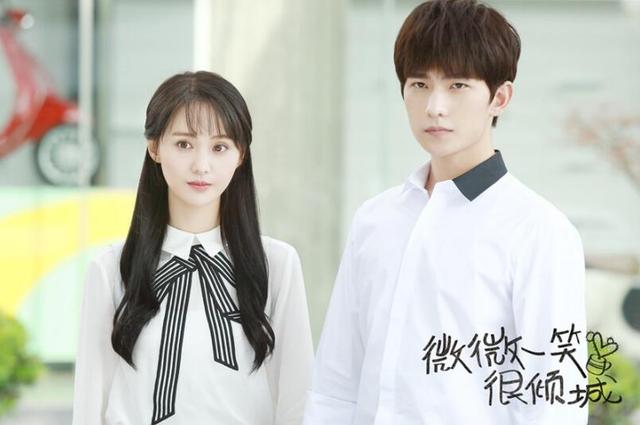 杨洋郑爽情侣装引爆潮流 扮靓秋季看《微微》