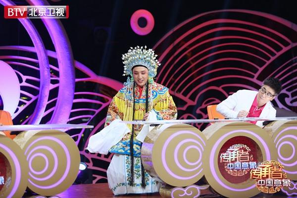 华少版“华妃”太惊艳 范明演话剧“倒贴钱”