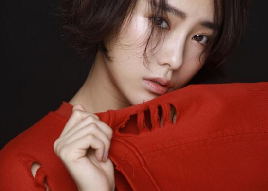 王筱沫登《哎哟!辣么美》 和伊一上演猩猩舞