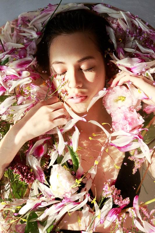 水原希子生日美照曝光 深聊华丽变身演员历程