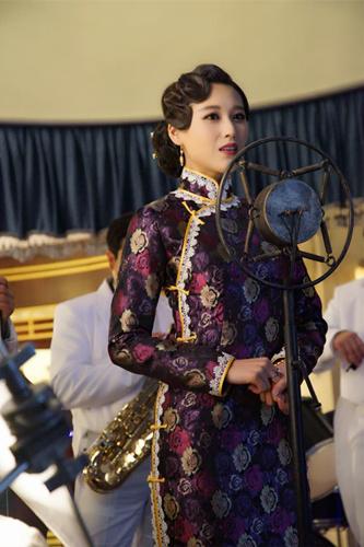 《红星照耀中国》热播  丹琳成性感妩媚歌女