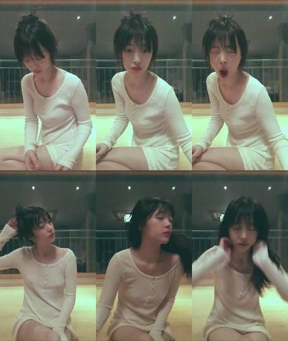 雪莉晒自拍又没穿内衣 一个大写的放飞自我