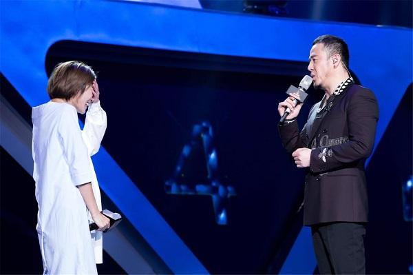 《天籁之战》杨坤落败 甘当“绿叶”提携新人