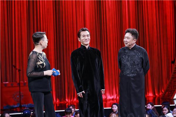 女儿控李咏跨界玩上瘾,当完歌手又说相声