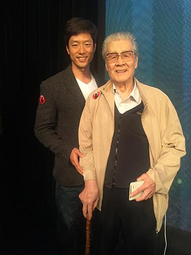 文学面前永远虔诚 凌潇肃自认是个酸文人