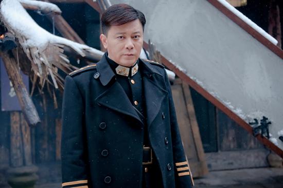 任伟《左眼诡事》制服诱惑 玩的就是与众不同