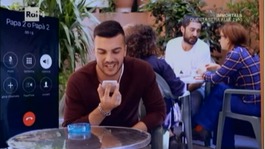 先互换手机再恋爱,国外交友节目这是在搞事情