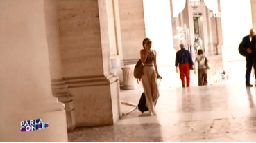 先互换手机再恋爱,国外交友节目这是在搞事情