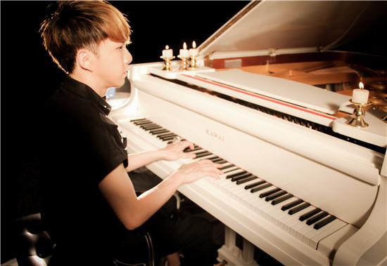 黄雨勋编唱《爱如樱》 获赞高度还原《幻城》