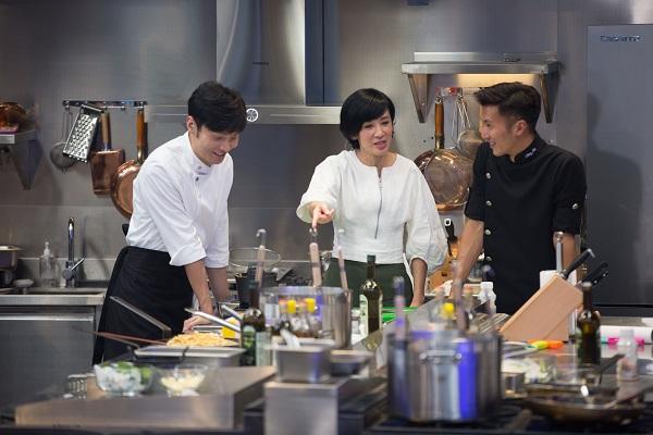 杨丞琳好福气！李荣浩展示神级厨艺惊呆谢霆锋