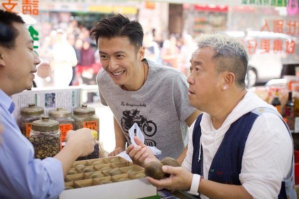 曾志伟和谢霆锋逛街 自曝妈妈是“街市西施” 