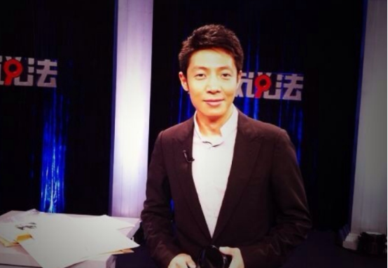 为粉碎网络谣言拼了!撒贝宁亲身示范吞灯泡