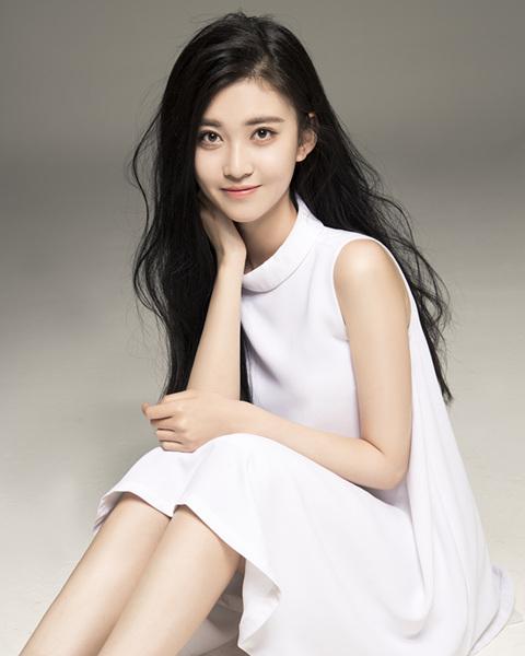 “小鲜花”进行时 荣溪出演《呼啸而过的青春》