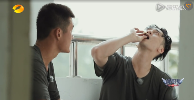 人工呼吸不算什么 杨幂和小威威发的糖才甜