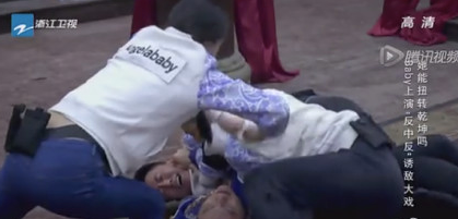 专注被整十几年 这次王祖蓝来《耳边疯》整人了