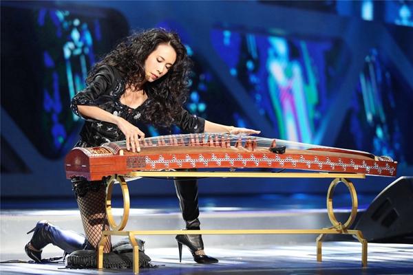 《天籁》张信哲首轮出战被败，素人竟这么强？