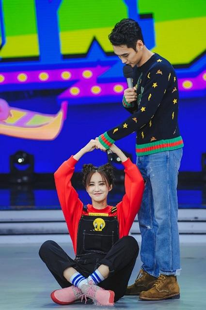 张歆艺活力亮相《快本》 少女力十足被赞逆生长