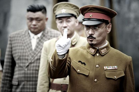 尹铸胜《不可能》狂放大招   戏里戏外多重人格