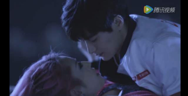 跟网页对话，靠肾发家，给这部网剧的脑洞跪了