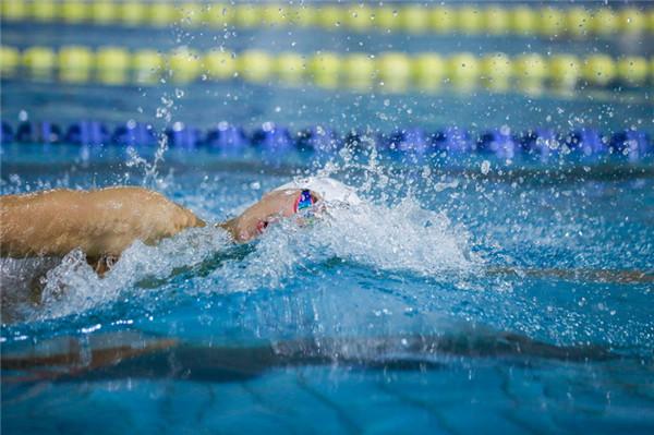 《真男》开启航空兵之旅 游泳比赛孙杨大秀泳技
