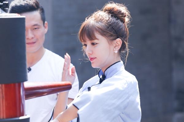 《王者归来》阿兰拜师学咏春 港星梁家仁成管家