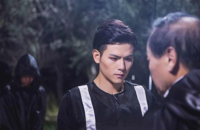 《血猎者》剧照曝光 郑晓甫神情冷峻极富神秘感