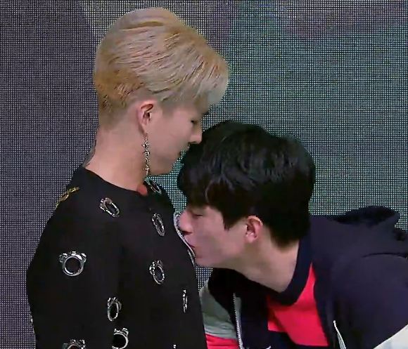 明星衣橱的打开方式太多，只有这一种我服！