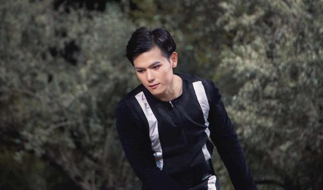 《血猎者》剧照曝光 郑晓甫神情冷峻极富神秘感