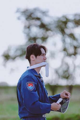 蒋劲夫凭真男人气暴涨 入选月度十大热搜艺人