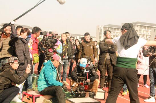 《进击吧闪电》蒋劲夫饰索隆 冯文娟秒变迷妹