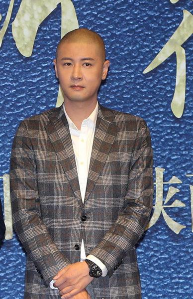 任重新剧饰父母官 称自己是忧国忧民一股清泉