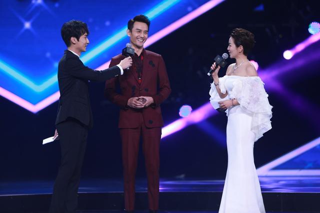 王凯刘涛分获“最具实力电视剧男女演员”荣誉