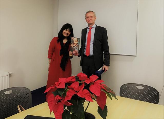 金牌编剧王丽萍海外两地演讲 讲好中国故事