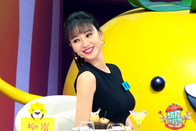 柳岩公开罩杯是E杯 行走娱乐圈靠的是身材