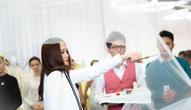 《放抓》今晚开播 王凯陈乔恩海陆空三咚撒狗粮