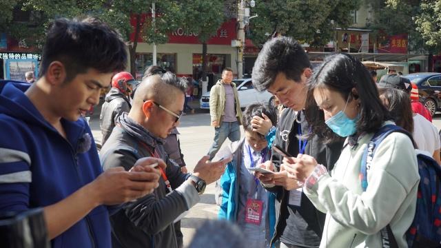 《闪爸2》录制突发状况 吴镇宇张晓龙微博求药